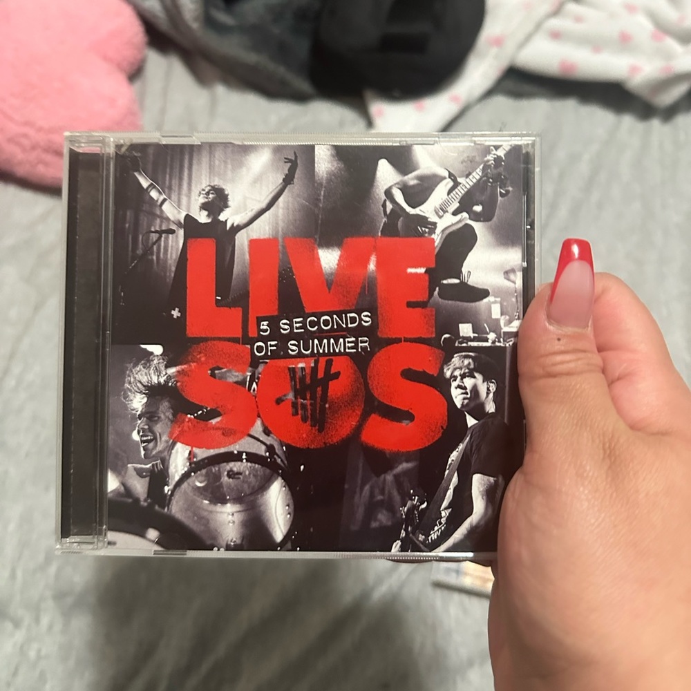 Selling LIVE 5SOS ALBUM CD